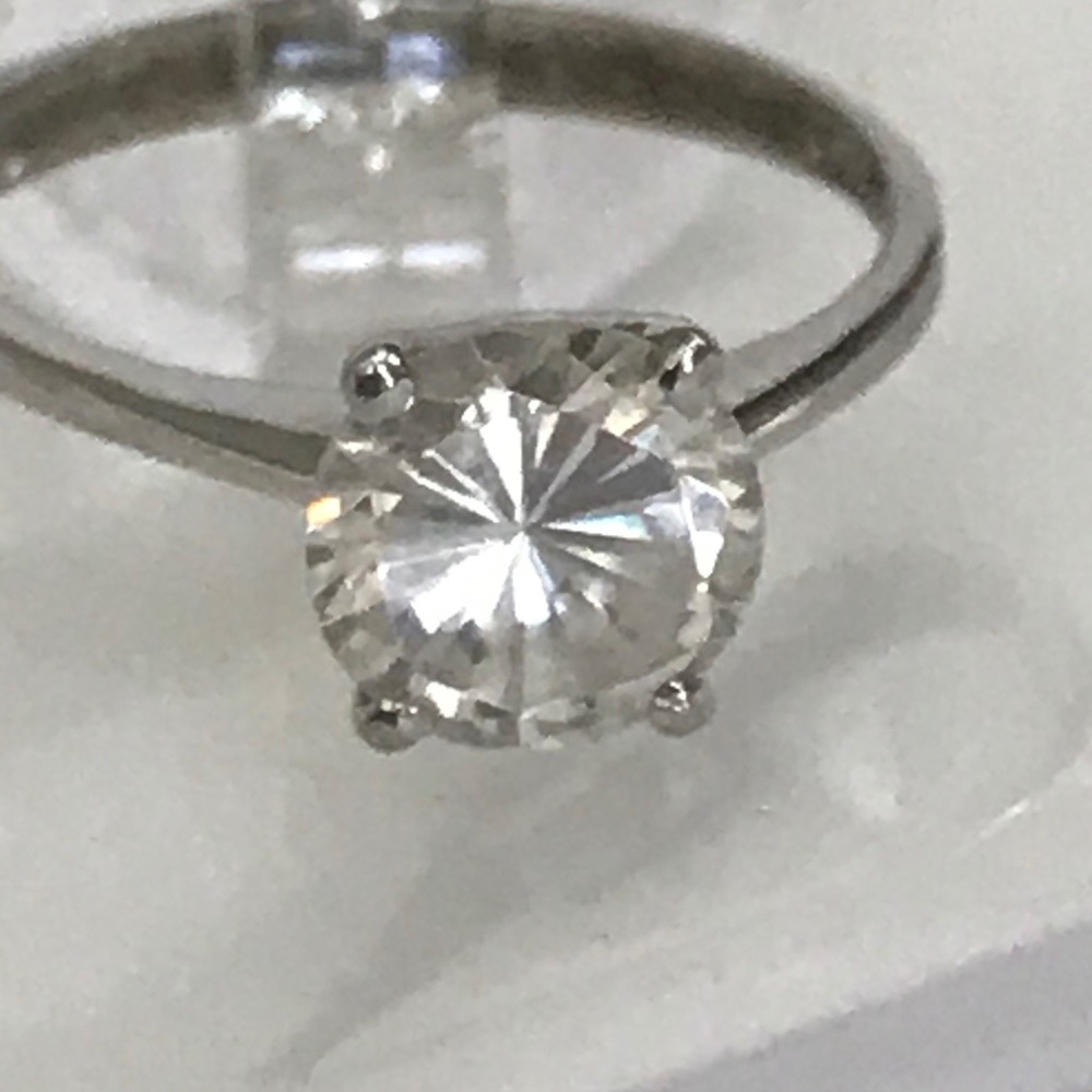 2 Carat Diamond Engagement Ring - Picture 4 of 10